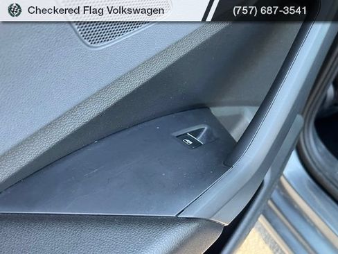 Used 2025 Volkswagen Jetta SE FWD image 27