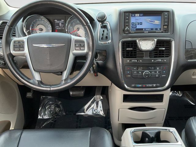 Used 2012 Chrysler Town & Country Touring w/ Entertainment Group #1 FWD image 13