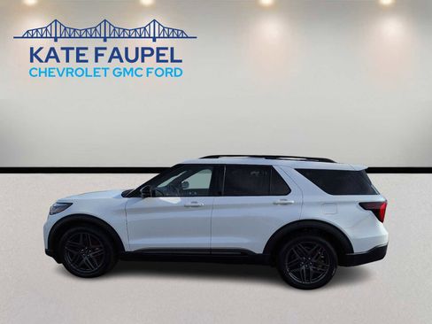 Used 2025 Ford Explorer ST image 4