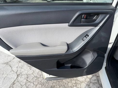 Used 2016 Subaru Forester 2.5i Premium image 14