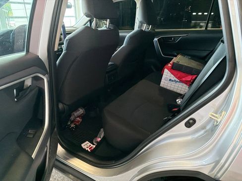 Used 2022 Toyota RAV4 LE AWD/4WD image 6
