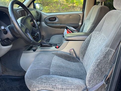 Used 2002 Chevrolet TrailBlazer LS w/ Preferred Equipment Group RWD image 8
