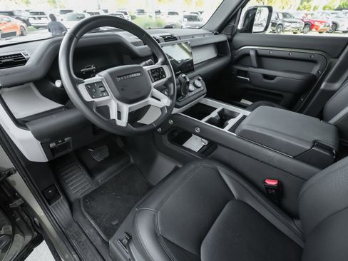 Used 2025 Land Rover Defender 110 S image 14