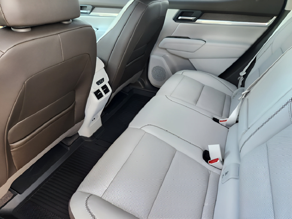 New 2027 GMC Terrain Denali w/ LPO, Floor Liner Package AWD/4WD image 22