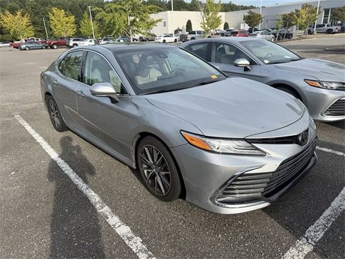 Used 2023 Toyota Camry XLE image 32