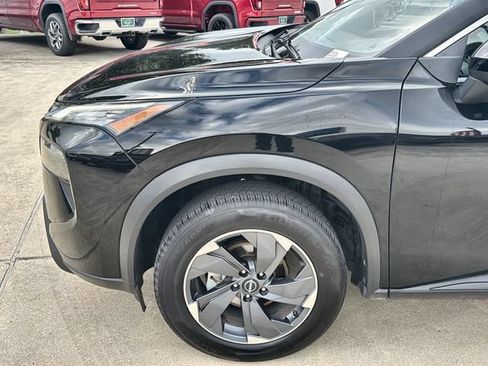Used 2025 Nissan Rogue SV FWD image 32