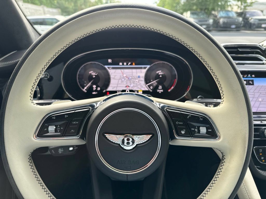 Used 2022 Bentley Bentayga AWD/4WD image 23