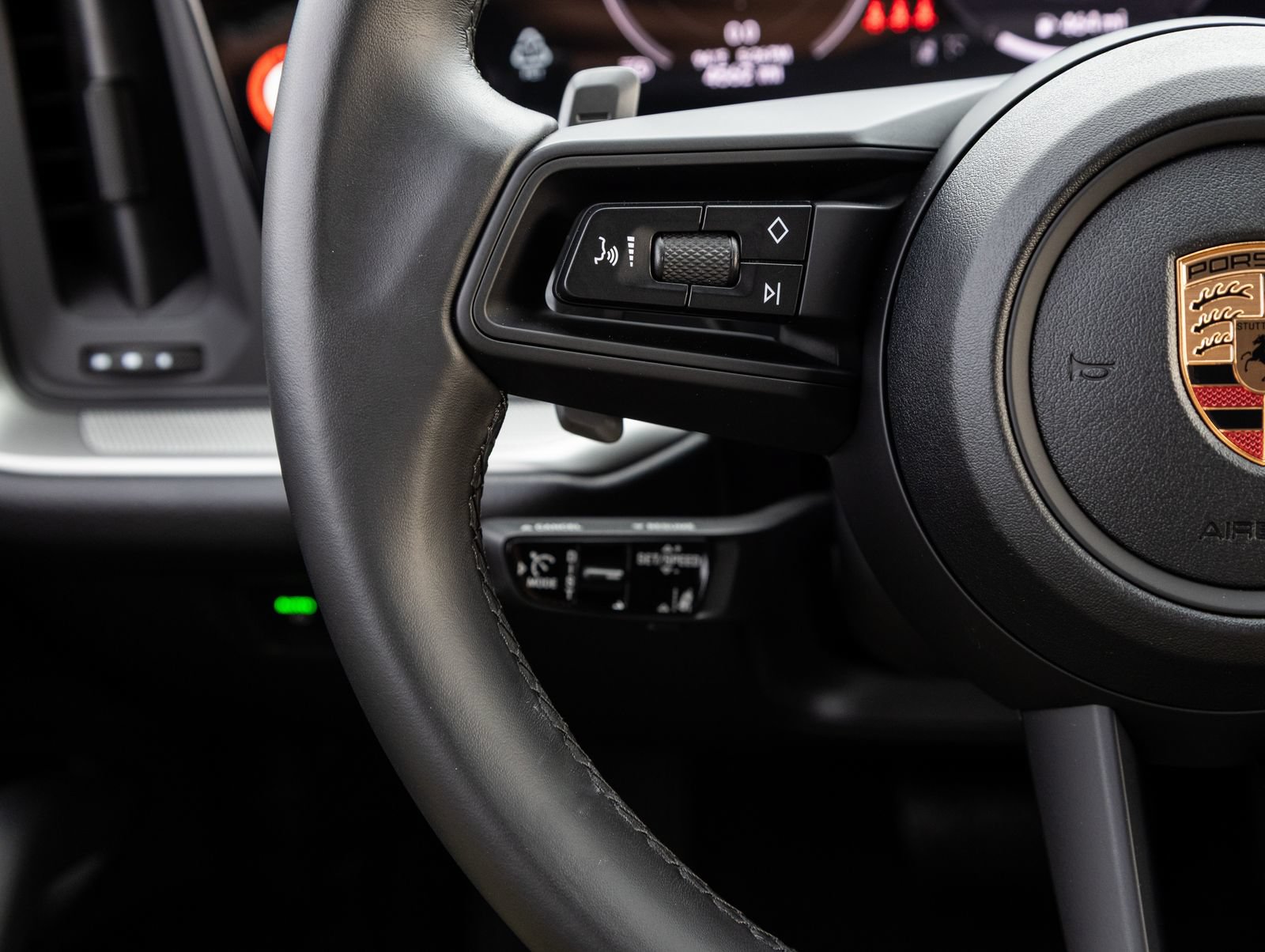 Certified 2025 Porsche Cayenne AWD/4WD image 15