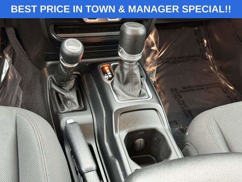 Used 2023 Jeep Gladiator Sport image 17