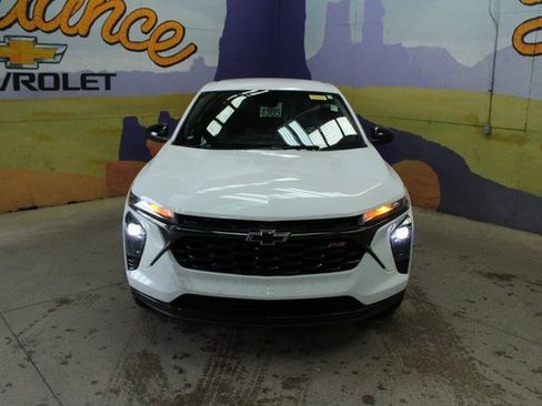 Used 2024 Chevrolet Trax RS w/ Driver Confidence Package image 3