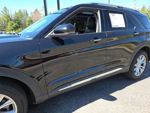 Used 2021 Ford Explorer Limited w/ Equipment Group 301A AWD/4WD image 36