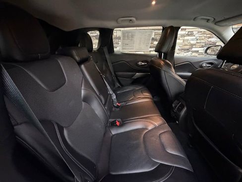 Used 2019 Jeep Cherokee Limited image 29