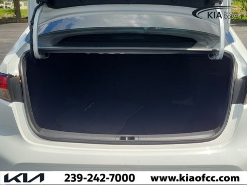 Used 2025 Toyota Corolla SE FWD image 11