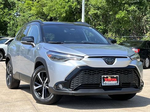 Used 2025 Toyota Corolla Cross AWD Hybrid w/ Convenience Package image 2