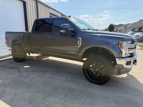 Used 2019 Ford F250 Lariat w/ Lariat Value Package AWD/4WD image 3