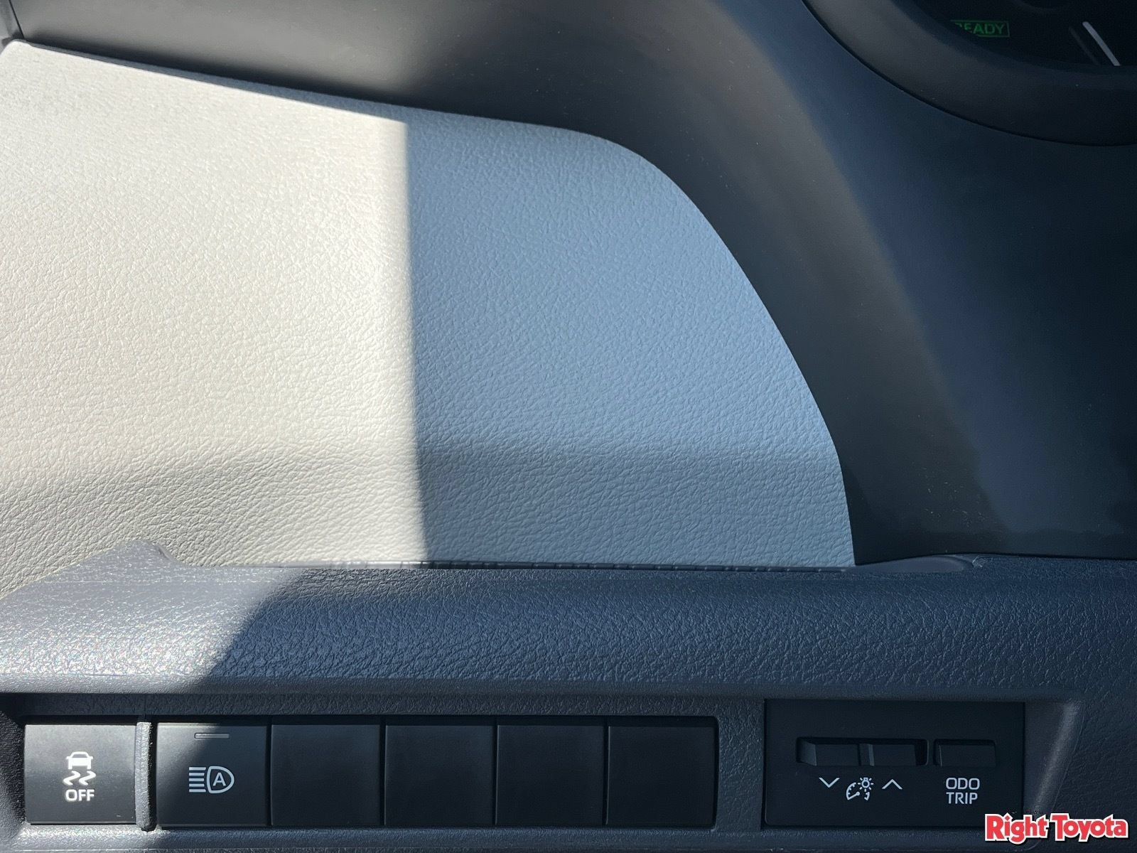 Certified 2024 Toyota Sienna XLE FWD image 33