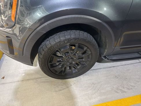 Used 2021 Kia Telluride SX w/ SX Prestige Package image 3