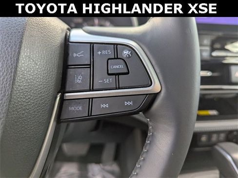 Used 2023 Toyota Highlander XSE image 31