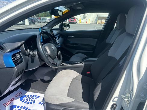 Used 2019 Toyota C-HR XLE FWD image 10