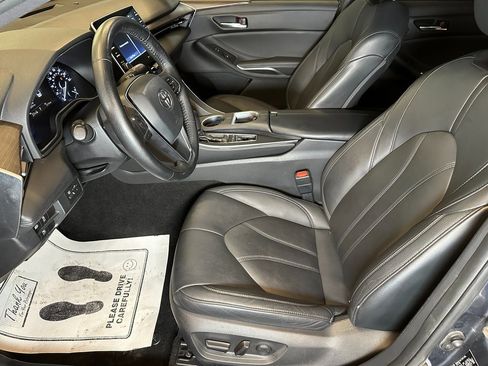 Used 2020 Toyota Avalon XLE w/ Moonroof Package image 19