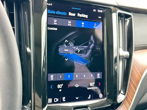 Used 2023 Volvo XC60 B5 Ultimate w/ Climate Package image 24