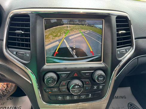 Used 2017 Jeep Grand Cherokee Limited image 39