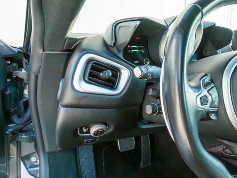 Used 2019 Aston Martin V8 Vantage Coupe image 66