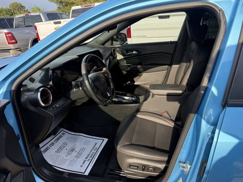 Used 2025 Chevrolet Trax RS w/ Sunroof Package FWD image 7