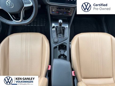 Used 2024 Volkswagen Tiguan SE w/ Panoramic Sunroof Package AWD/4WD image 18