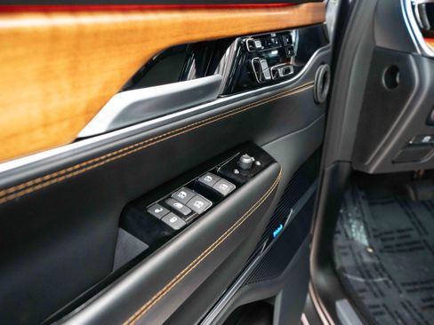 Used 2024 Jeep Grand Wagoneer Series III w/ Rear Seat Video Group 1 image 7