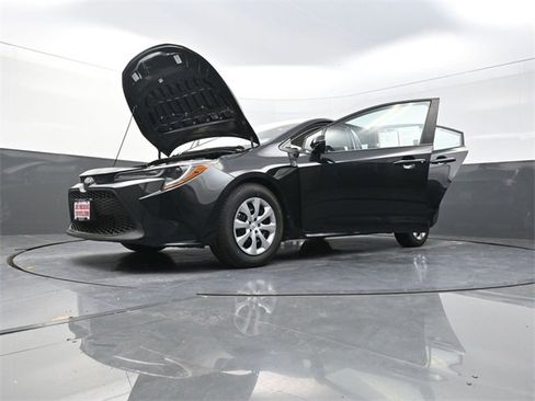 Used 2020 Toyota Corolla LE image 37