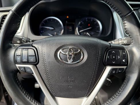 Used 2019 Toyota Highlander XLE image 25