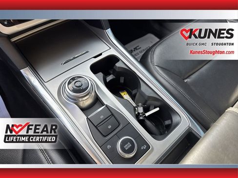Used 2020 Ford Explorer XLT w/ Equipment Group 202A AWD/4WD image 32