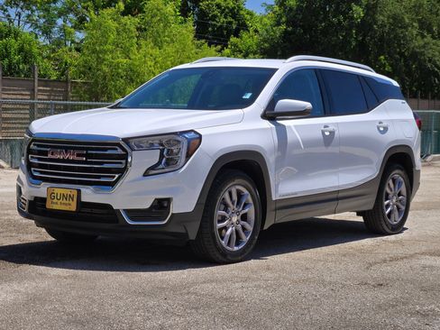 Used 2024 GMC Terrain SLT AWD/4WD image 7