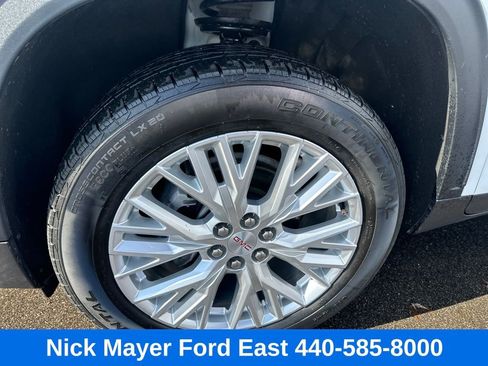 Used 2024 GMC Acadia Elevation image 12