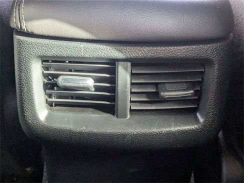 Used 2016 Dodge Challenger SXT image 30