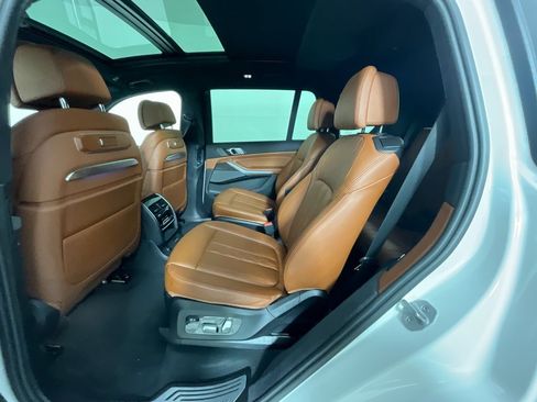 Used 2023 BMW X7 xDrive40i w/ Executive Package image 25