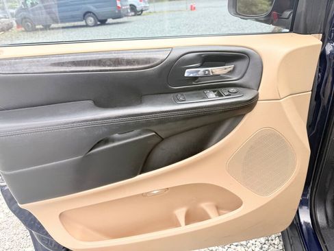 Used 2013 Dodge Grand Caravan American Value Package FWD image 13