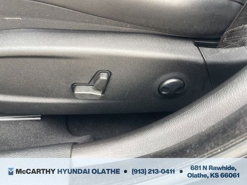 Used 2022 Chrysler 300 Touring L w/ Comfort Group RWD image 26