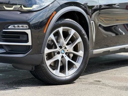 Used 2019 BMW X5 xDrive40i w/ Premium Package 2 AWD/4WD image 2