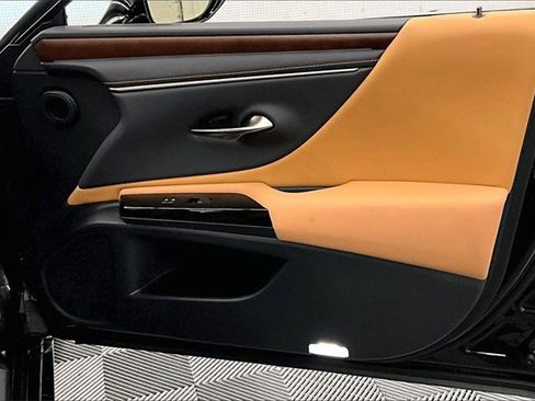 Used 2025 Lexus ES 300h w/ Premium Package image 19