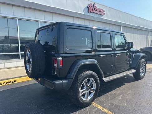 Used 2022 Jeep Wrangler Unlimited Sahara w/ Cold Weather Group image 9