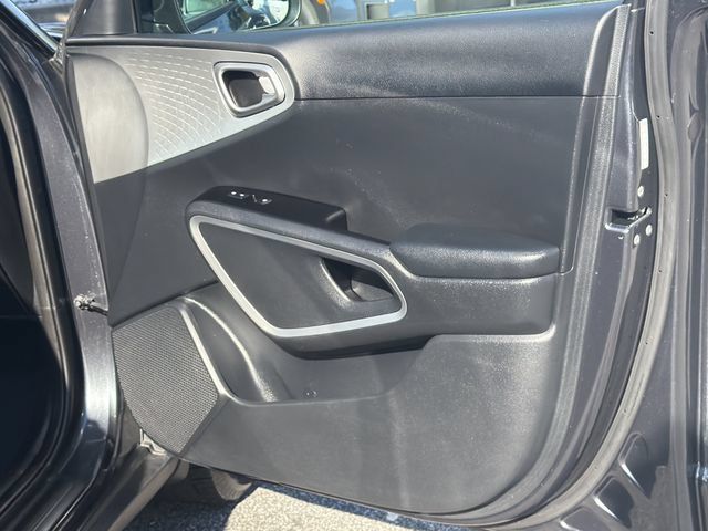 Used 2022 Kia Soul LX w/ Technology Package FWD image 16