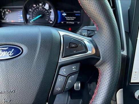 Used 2022 Ford Edge ST-Line image 11