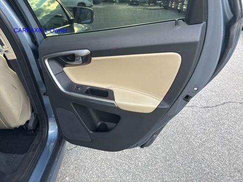 Used 2017 Volvo XC60 T6 Dynamic w/ Advanced Package image 7