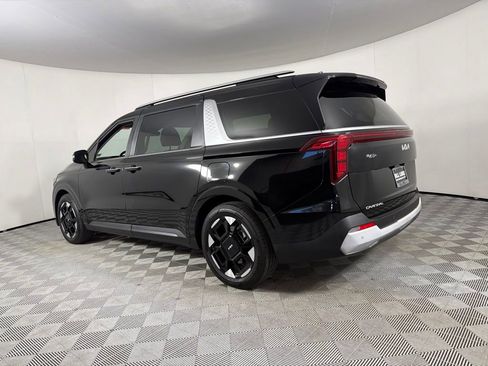 Used 2025 Kia Carnival EX FWD image 8