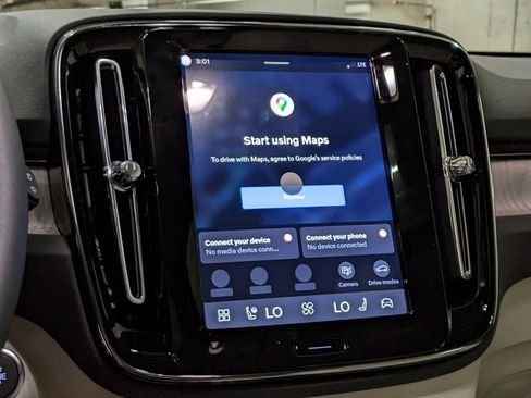 New 2026 Volvo XC40 B4 Plus w/ Protection Package Premier image 16