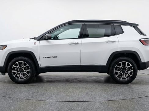 Used 2025 Jeep Compass Trailhawk AWD/4WD image 5