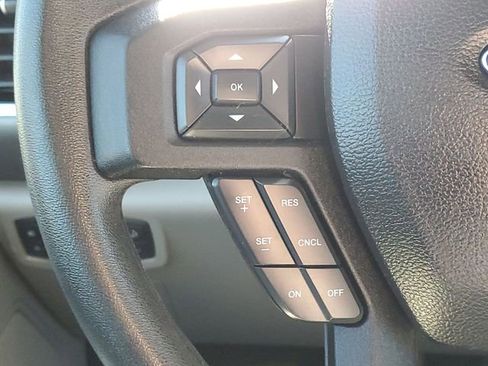 Used 2015 Ford F150 XLT AWD/4WD image 11