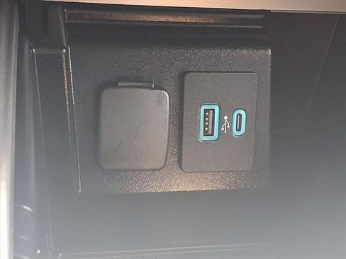 Used 2020 Ford Explorer XLT w/ Equipment Group 202A image 7